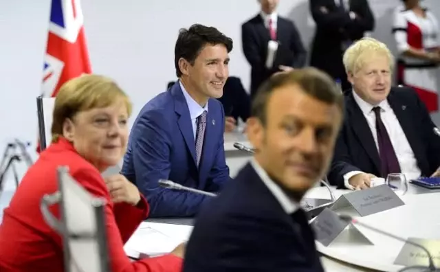 Üç lider, Buckingham Sarayı'nda Trump'ın dedikodusunu yaparken yakalandı Üç lider, Buckingham Sarayı'nda Trump'ın dedikodusunu yaparken yakalandı