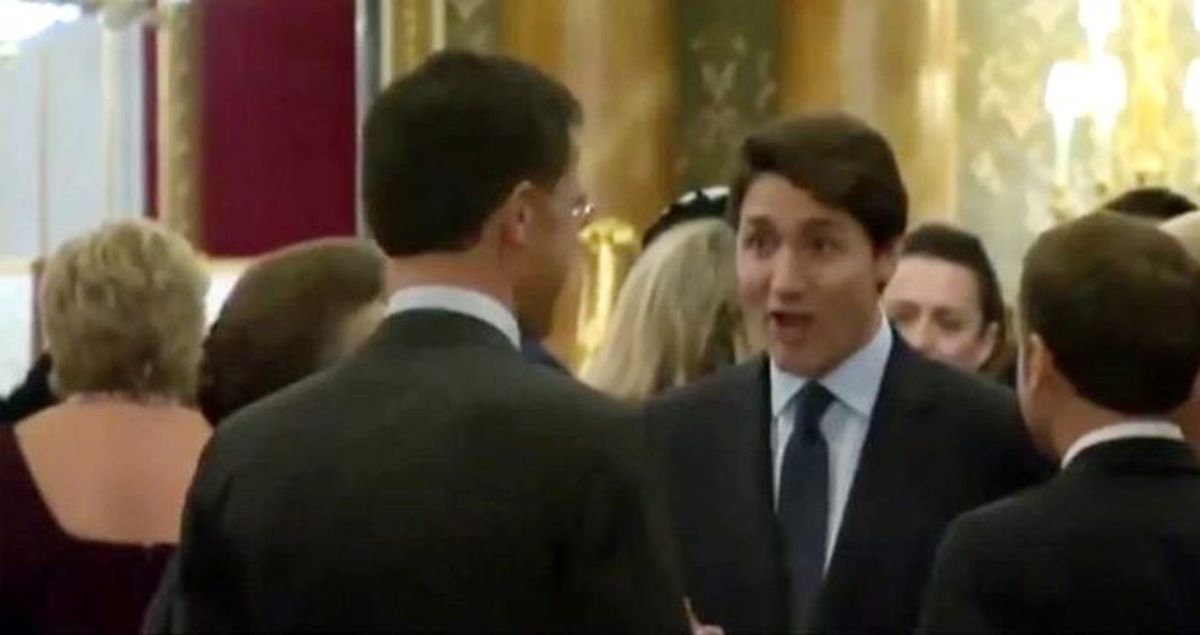 Üç lider, Buckingham Sarayı'nda Trump'ın dedikodusunu yaparken yakalandı
