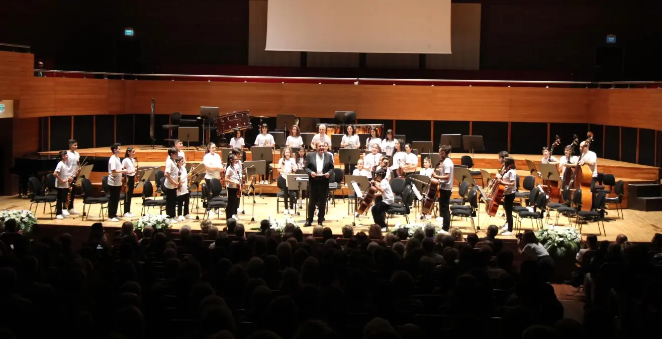 Yorglass Barış Çocuk Senfoni Orkestrası büyüledi