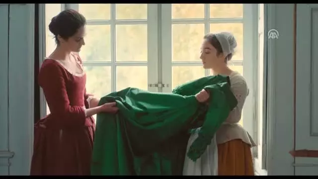 Alev Almış Bir Genç Kızın Portresi Alev Almış Bir Genç Kızın Portresi