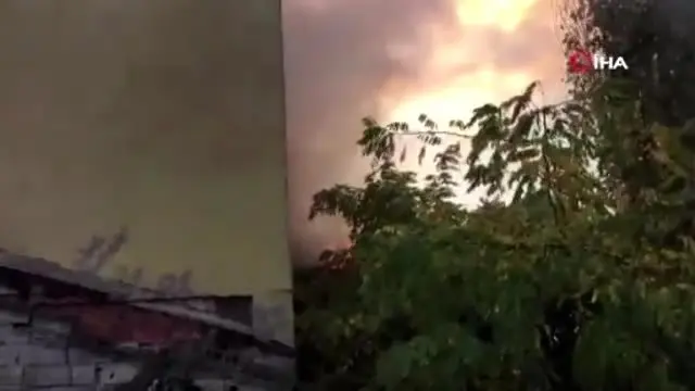Beyoğlu'nda yangın paniği mahalleliyi sokağa döktü Beyoğlu'nda yangın paniği mahalleliyi sokağa döktü