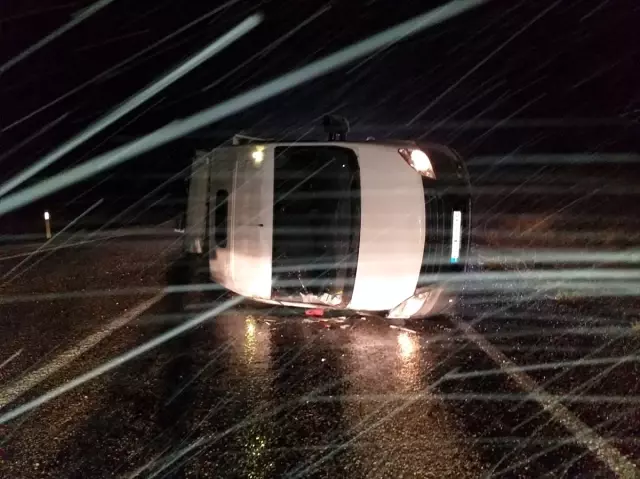 Beyşehir'de kamyonet devrildi: 1 yaralı