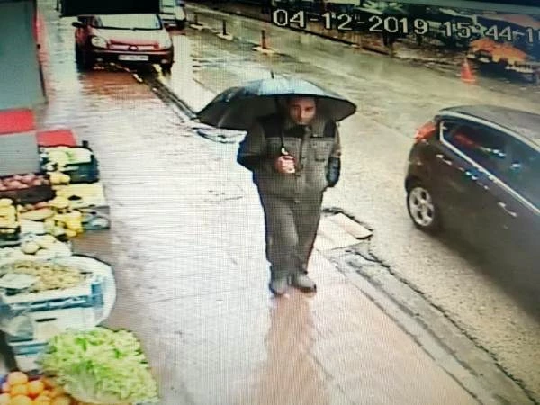 Ceren Özdemir'in katilinin cinayetten sonra sokakta gezdiği görüntü ortaya çıktı