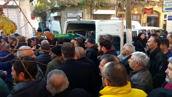 Evlerindeki yangında can veren anne- oğul, yan yana defnedildi Evlerindeki yangında can veren anne- oğul, yan yana defnedildi