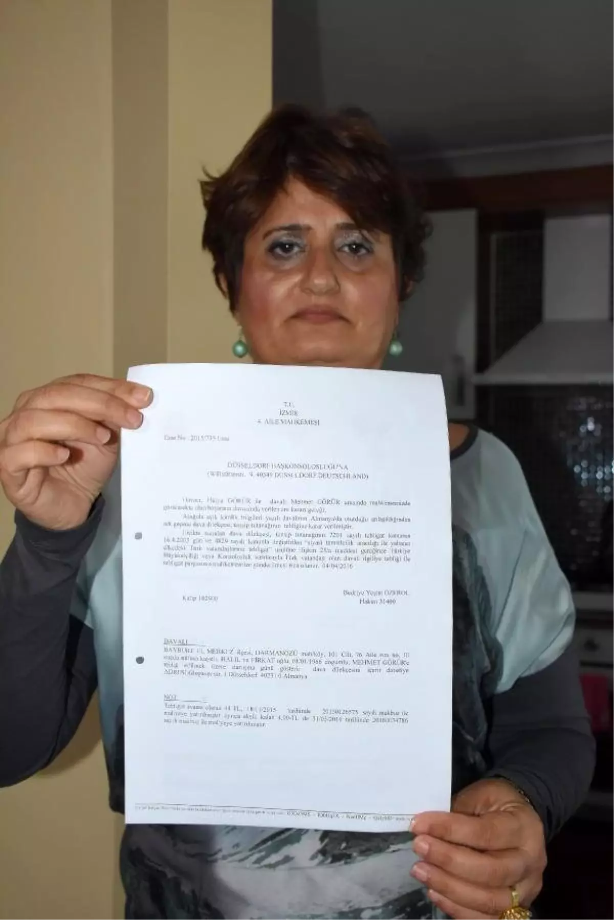 Felçli oğluna bakmayan Almanya'daki eşinden boşanmaya çalışıyor