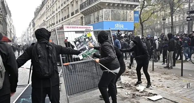 Fransa'daki emeklilik reformu protestoları yer yer şiddete dönüştü