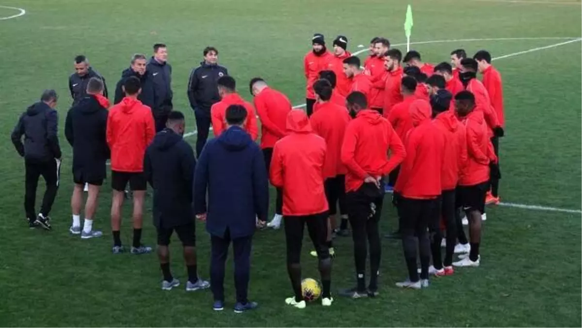 Gençlerbirliği, Fenerbahçe'ye konuk olacak! Sağ bek krizi...