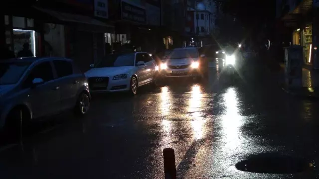 İslahiye'de sabah saatlerinde akşam karanlığı İslahiye'de sabah saatlerinde akşam karanlığı
