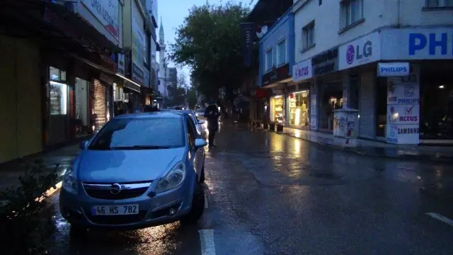 İslahiye'de sabah saatlerinde akşam karanlığı İslahiye'de sabah saatlerinde akşam karanlığı