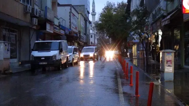 İslahiye'de sabah saatlerinde akşam karanlığı İslahiye'de sabah saatlerinde akşam karanlığı