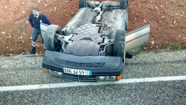 Manisa'da otomobil takla attı, 2 kişi ölümden döndü