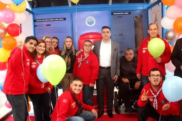 Menderes'te hem açılış hem kutlama