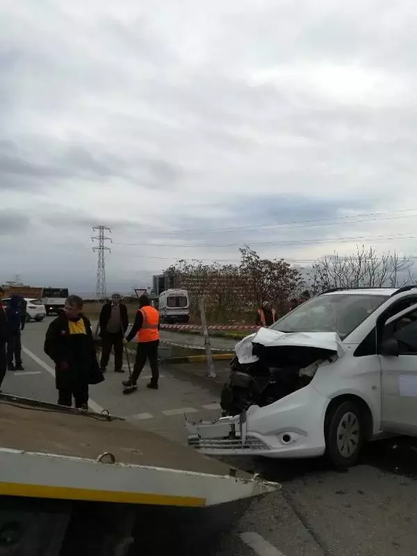 Silivri'de hasta taşıyan ambulansla otomobil çarpıştı
