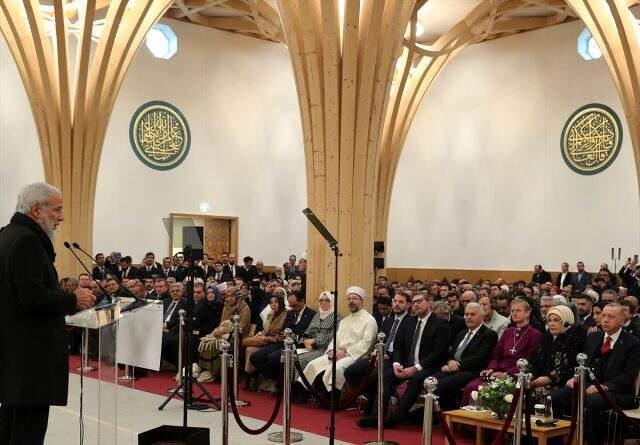 Son dakika: Cumhurbaşkanı Erdoğan, Cambridge Camisi'nin açılışını yaptı: Avrupa'nın ilk çevre dostu camisidir