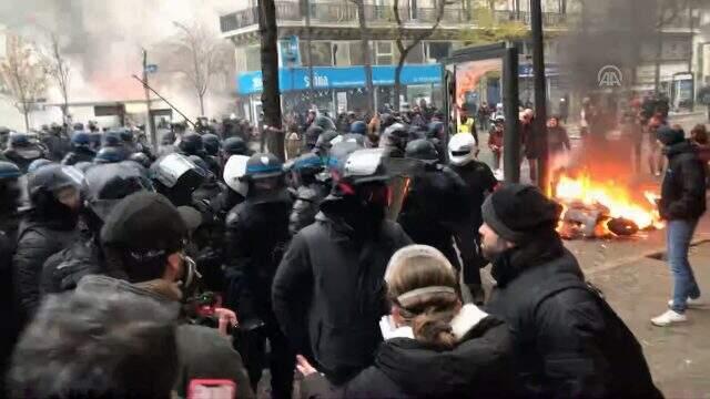 Son dakika: Fransa'daki emeklilik reformu protestoları yer yer şiddete dönüştü