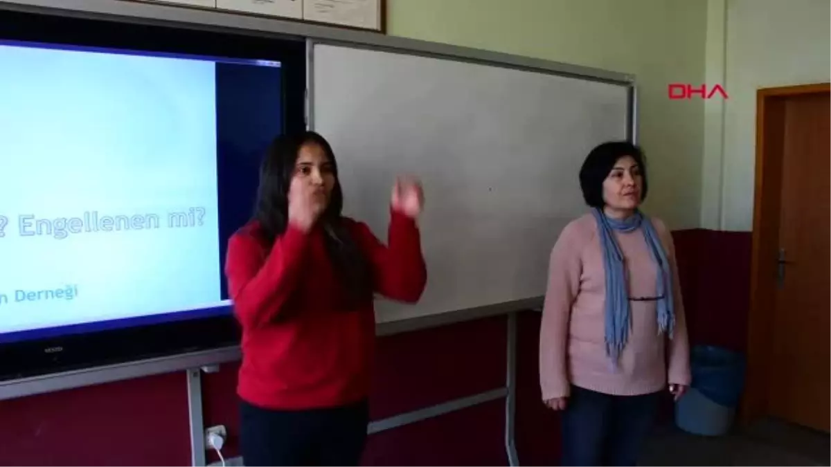 Temizlik işçisi olarak girdiği üniversiteden müzik öğretmeni olarak mezun oldu