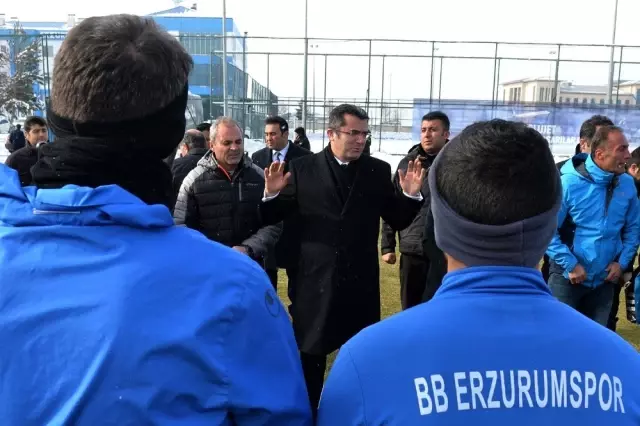Vali Memiş'ten BB Erzurumspor'a tatlı ziyaret Vali Memiş'ten BB Erzurumspor'a tatlı ziyaret
