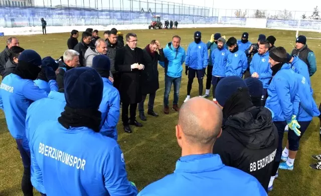 Vali Memiş'ten BB Erzurumspor'a tatlı ziyaret Vali Memiş'ten BB Erzurumspor'a tatlı ziyaret