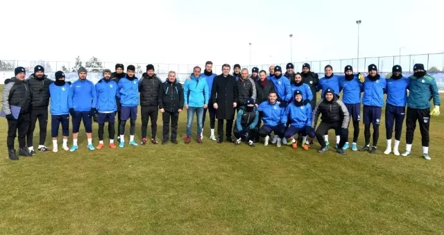 Vali Memiş'ten BB Erzurumspor'a tatlı ziyaret Vali Memiş'ten BB Erzurumspor'a tatlı ziyaret