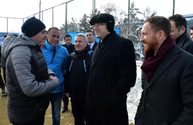 Vali Memiş'ten BB Erzurumspor'a tatlı ziyaret Vali Memiş'ten BB Erzurumspor'a tatlı ziyaret