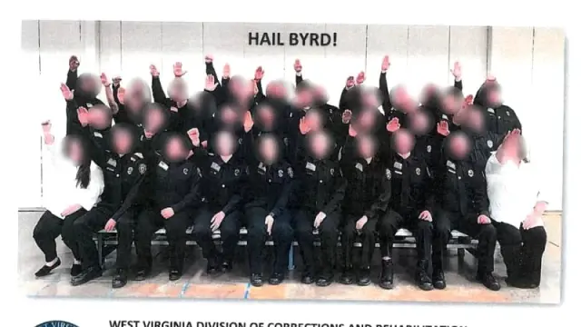 ABD'de cezaevi çalışanları 'Nazi selamı' fotoğrafı nedeniyle açığa alındı