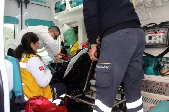 Adana'da otomobilin çarptığı yaşlı kadın yaralandı Adana'da otomobilin çarptığı yaşlı kadın yaralandı