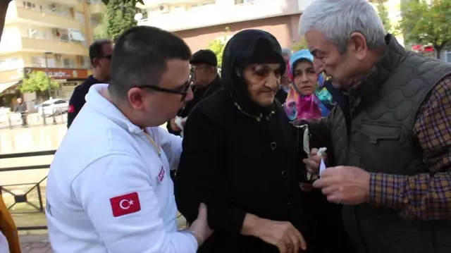 Adana'da otomobilin çarptığı yaşlı kadın yaralandı Adana'da otomobilin çarptığı yaşlı kadın yaralandı