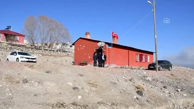 Ağrı'da köy okullarını eş zamanlı onarmak için seferber oldular