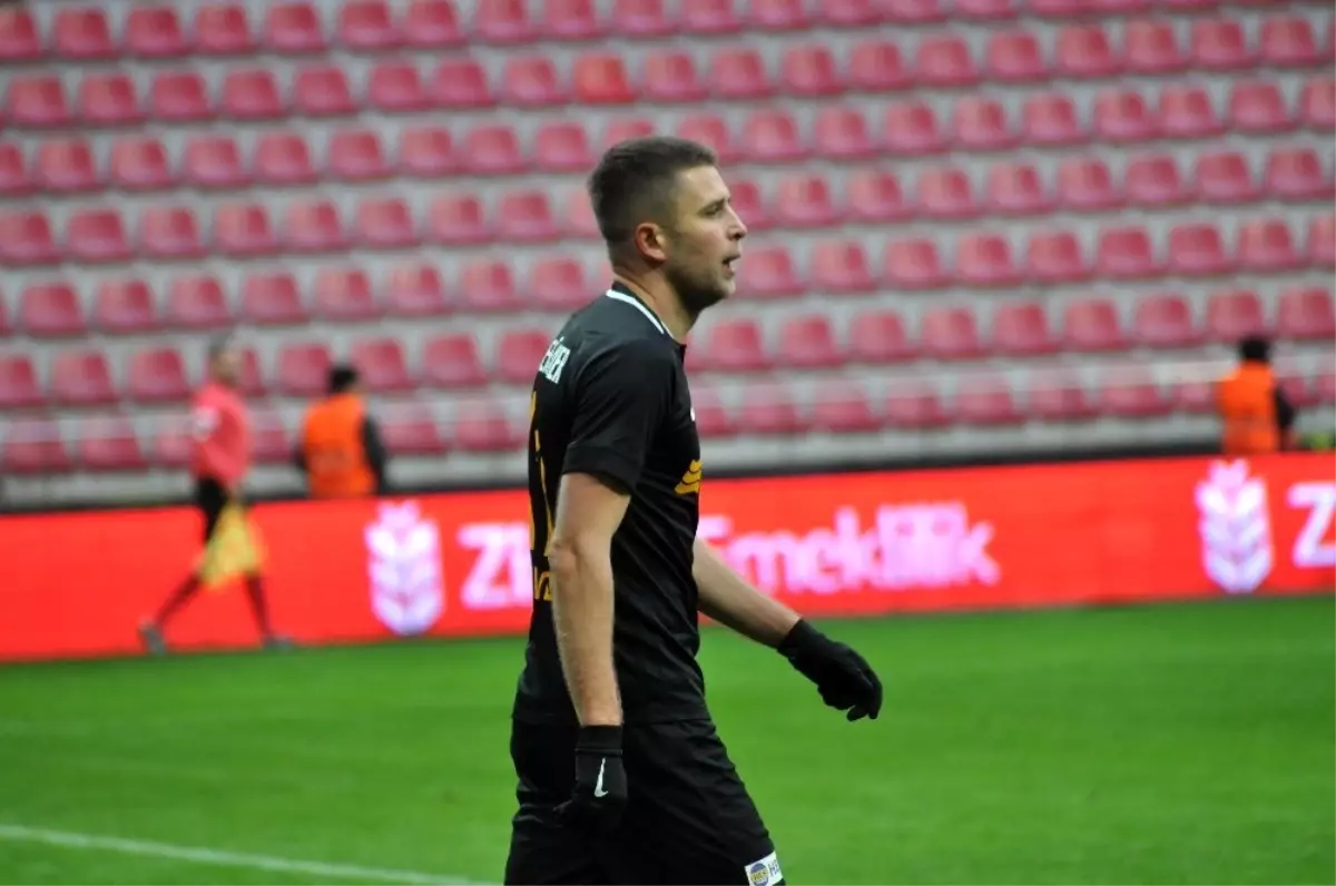 Artem Kravets ilk golünü attı