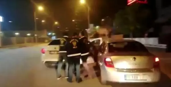 Ataşehir'de polis silah satıcısının önünü böyle kesti