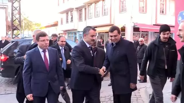 Bakan Pakdemirli: 'Tarımsal ovalarımıza tek bir çivi dahi çaktırmayacağız' Bakan Pakdemirli: 'Tarımsal ovalarımıza tek bir çivi dahi çaktırmayacağız'