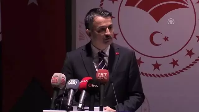 Bakan Pakdemirli: 'Tarımsal ovalarımıza tek bir çivi dahi çaktırmayacağız' Bakan Pakdemirli: 'Tarımsal ovalarımıza tek bir çivi dahi çaktırmayacağız'