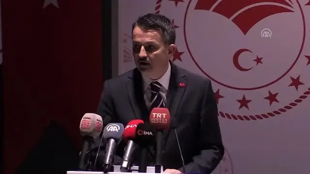 Bakan Pakdemirli: 'Tarımsal ovalarımıza tek bir çivi dahi çaktırmayacağız' Bakan Pakdemirli: 'Tarımsal ovalarımıza tek bir çivi dahi çaktırmayacağız'