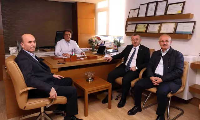 Başkan Büyükakın, Doğan ve Öbek'i ziyaret etti Başkan Büyükakın, Doğan ve Öbek'i ziyaret etti
