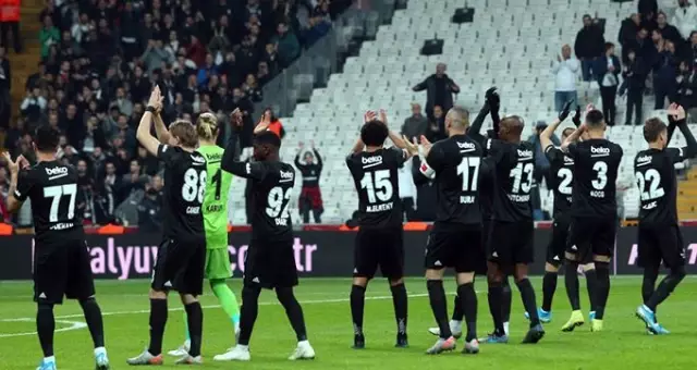 Beşiktaş'ın yıldızı Elneny, Cuma namazı çıkışı Bakara Suresi'ni okudu!
