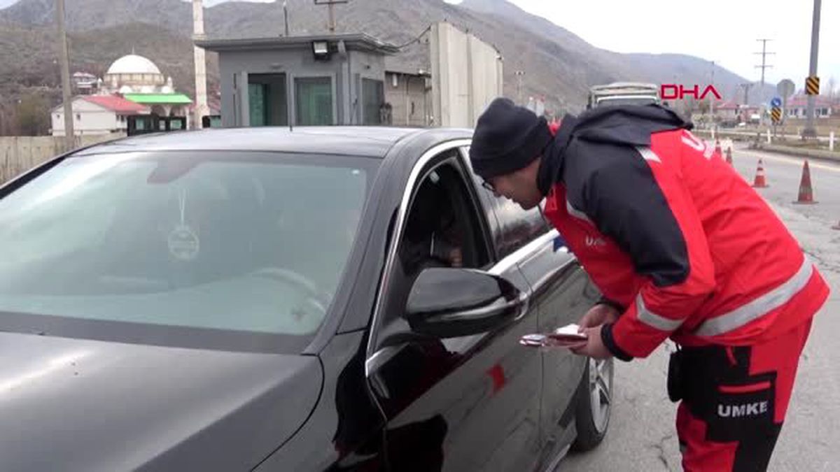 Bitlis-umke'den sürücülere 'yaşama yol ver' hediyesi
