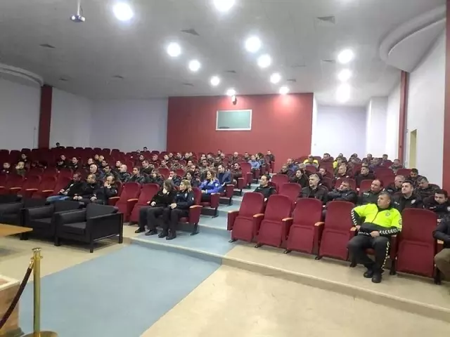 Değişim ve gelişmelere uyum için polislere kurum tanıtımı Değişim ve gelişmelere uyum için polislere kurum tanıtımı