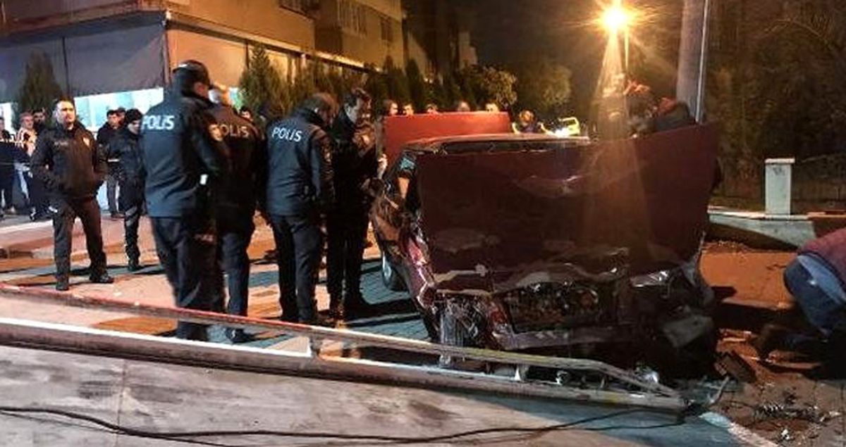'Dur' ihtarına uymayıp kaçarken kaza yaptı, otomobilinden cephanelik çıktı