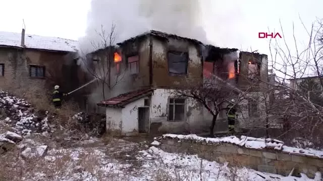Ekmeleddin ihsanoğlu'na ait kullanılmayan evde yangın