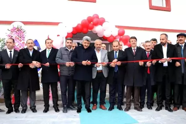 Gevaş'ta 300 kişinin istihdam edildiği fabrika törenle açıldı
