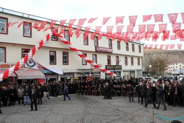 Gevaş'ta 300 kişinin istihdam edildiği fabrika törenle açıldı Gevaş'ta 300 kişinin istihdam edildiği fabrika törenle açıldı