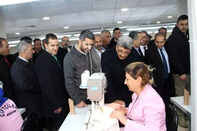 Gevaş'ta 300 kişinin istihdam edildiği fabrika törenle açıldı Gevaş'ta 300 kişinin istihdam edildiği fabrika törenle açıldı