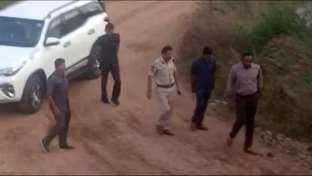 Hindistan'da polis, tecavüz olayına karışan 4 kişiyi vurarak öldürdü