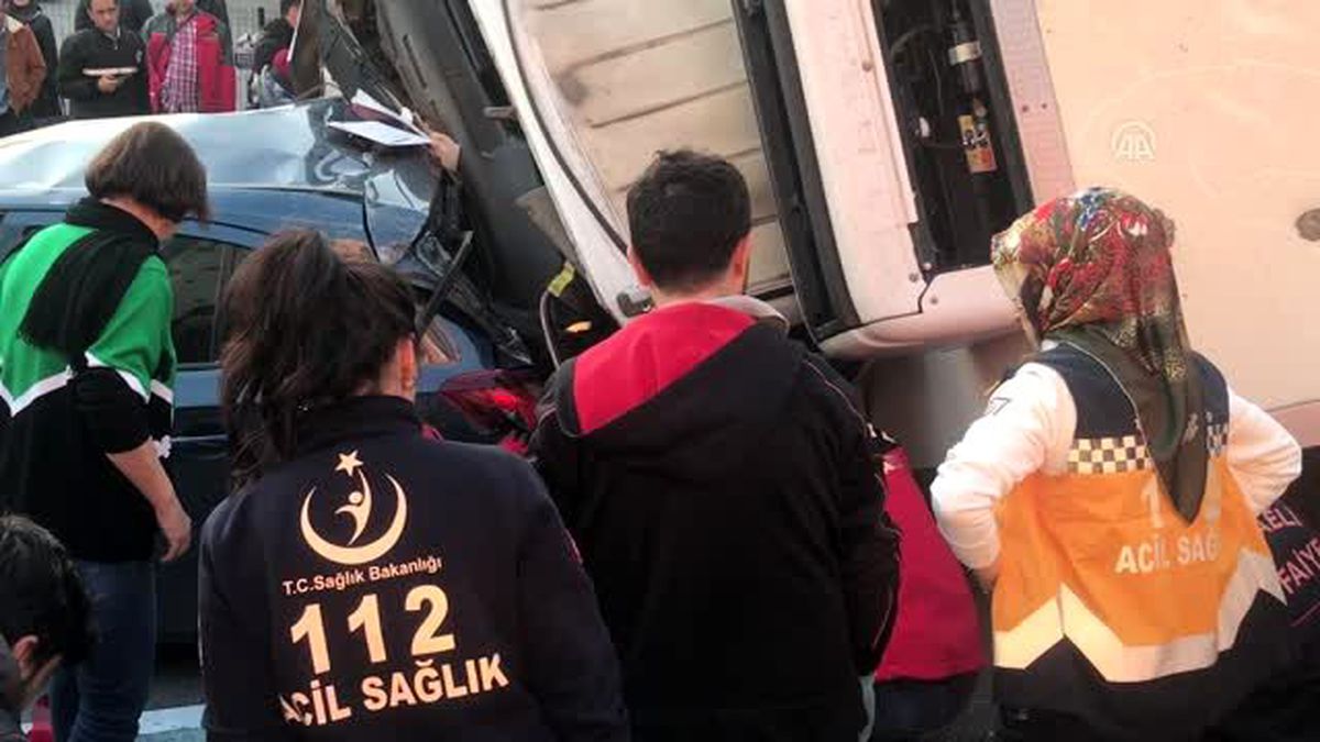 İzmit'te 5 aracın karıştığı zincirleme trafik kazasında 1 kişi yaralandı