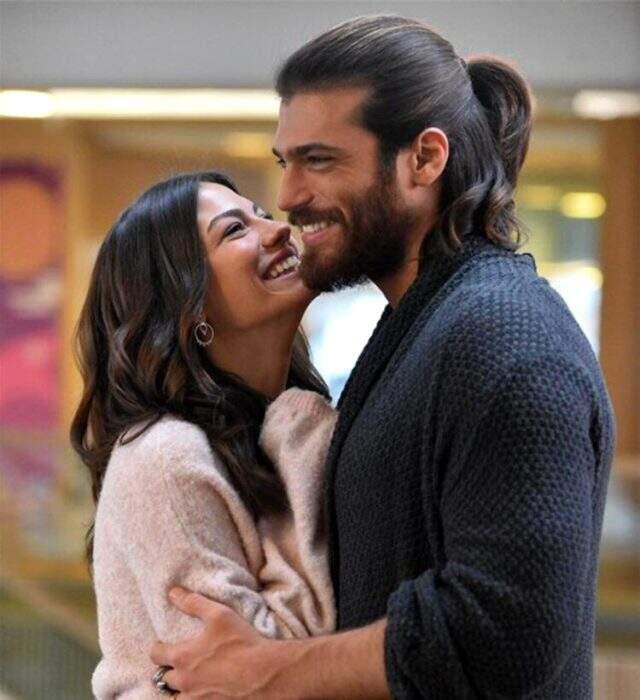 Kadın hayranına 'Arka odaya geçelim' diyen Can Yaman İtalya'da Survivor programını sunacak