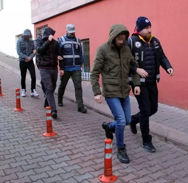 Kayseri'de FETÖ şüphelisi 3 kişi adliyede