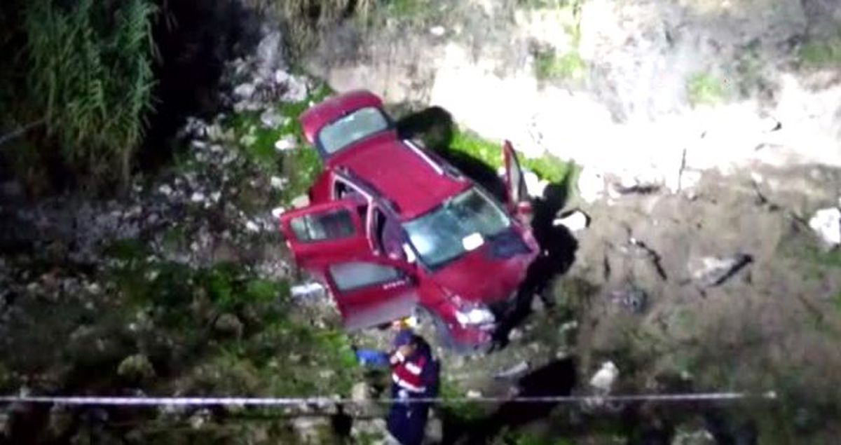 Manisa'da otomobiliyle 10 metreden dereye uçan muhtar hayatını kaybetti