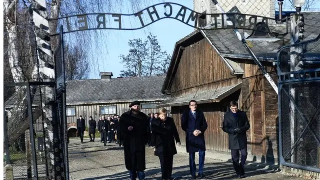 Merkel'den Auschwitz ölüm kampına ilk ziyaret