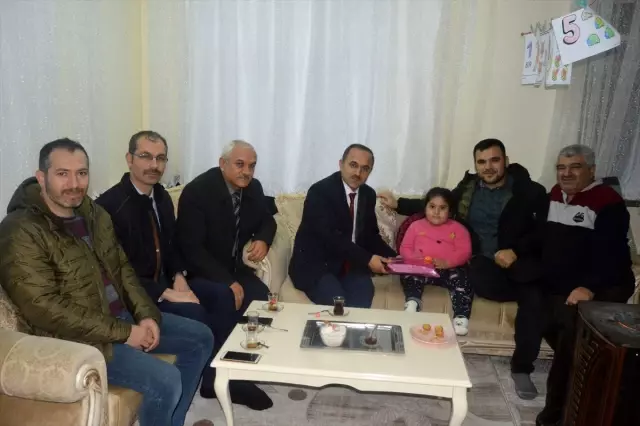 Milli eğitim Müdürü Sağlam'dan evde eğitim alan öğrencilere ziyaret