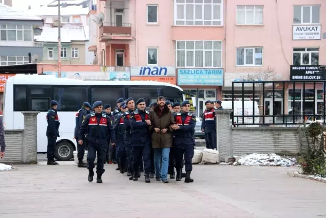 Niğde'de uyuşturucu operasyonunda 16 gözaltı Niğde'de uyuşturucu operasyonunda 16 gözaltı